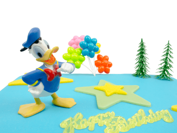 Donald Duck Marsepeintaart met plastic speeltjes
