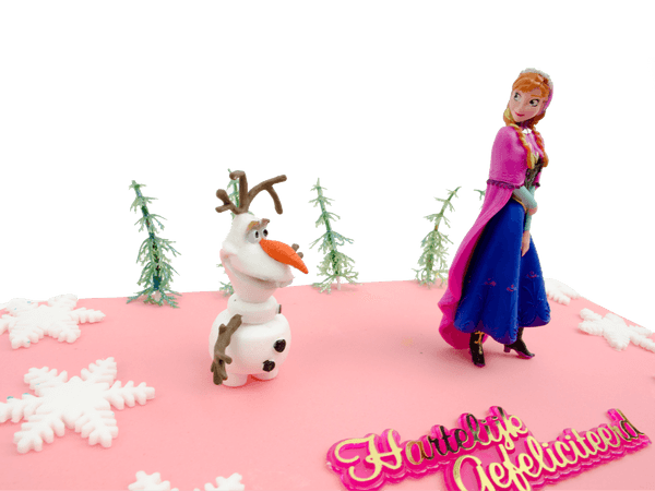 Frozen Elsa marsepeintaart met gele room en slagroomvulling