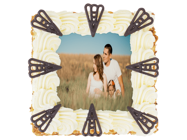 slagroomtaart met chocolade decoratie
