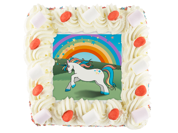 unicorn slagroomtaart met snoepjes en gekleurde hagelslag